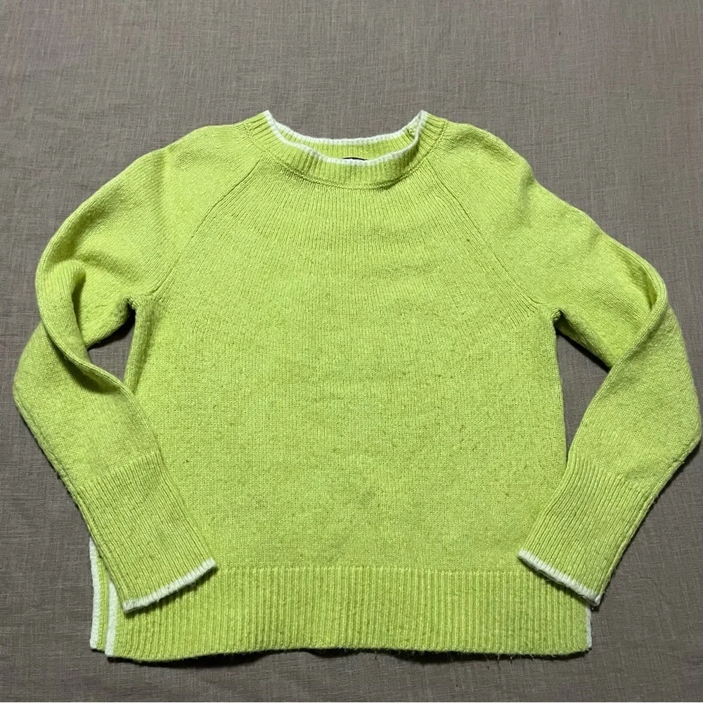 Talbots Bright Green Wool Crew Neck Sweater Trim accents Size Petite Small
